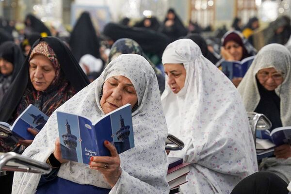 قرائت دعای‌ام داوود در حرم مطهر رضوی