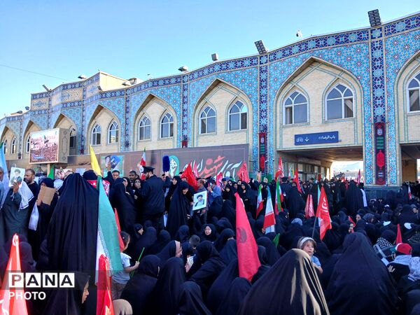 بدرقه باشکوه و میلیونی رهبر شهید در قلب مشهد مقدس