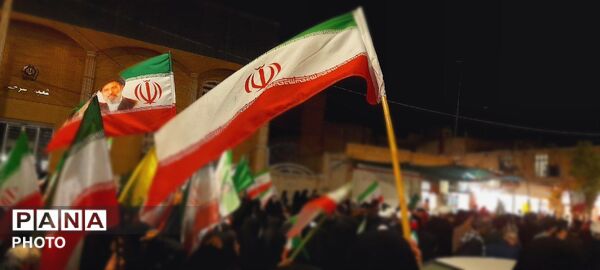 اهتزار پرچم عزاداری در سرخس در شب شهادت  امام جعفر صادق(ع)
