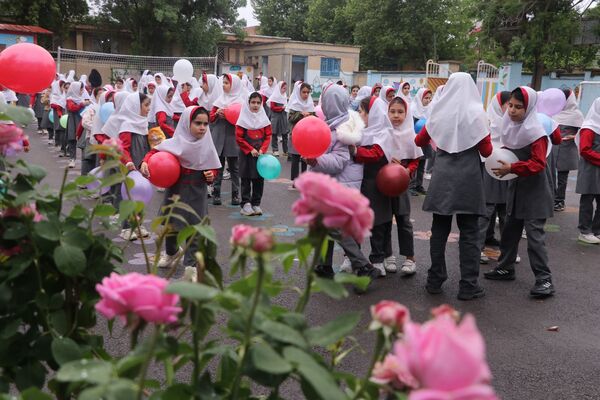 کارناوال شادی سازمان دانش‌آموزی به مناسبت روز دختر در دبستان پیامبر اعظم