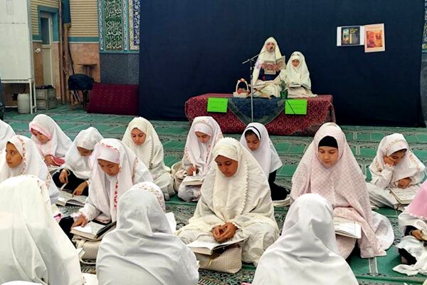 حضور دانش آموزان دبستان هدی یک در مسجد صاحب الزمان (عج) 