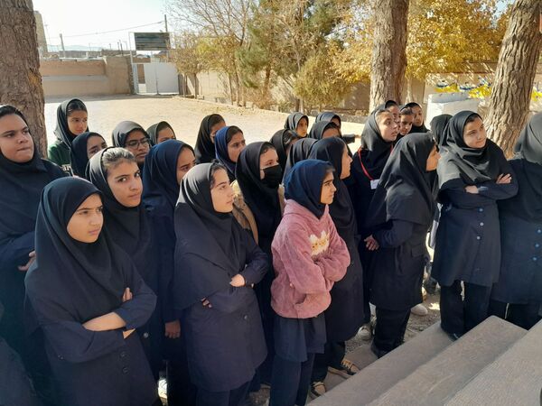 آموزش اطفای حریق و ایمنی به دانش آموزان دبیرستان مادرمهربان خلیل آباد