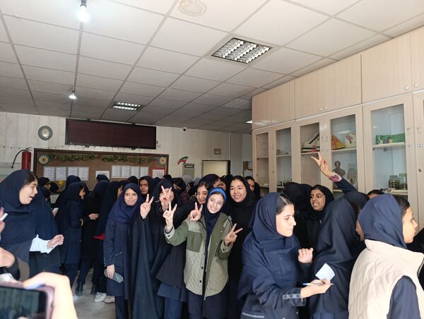 رقابت پرشور دانش آموزان در انتخابات شورای دبیرستان میرزا جعفر سروقد
