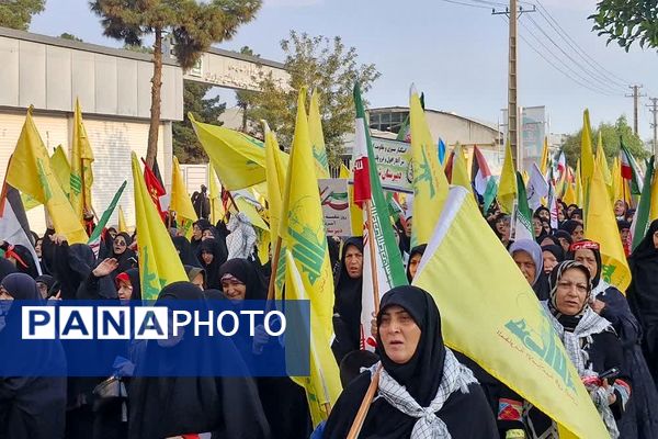 خروش مردم قرچک در پی شهادت دبیرکل حزب‌الله لبنان