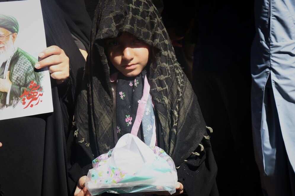کودکان پای کار رهبر شهید