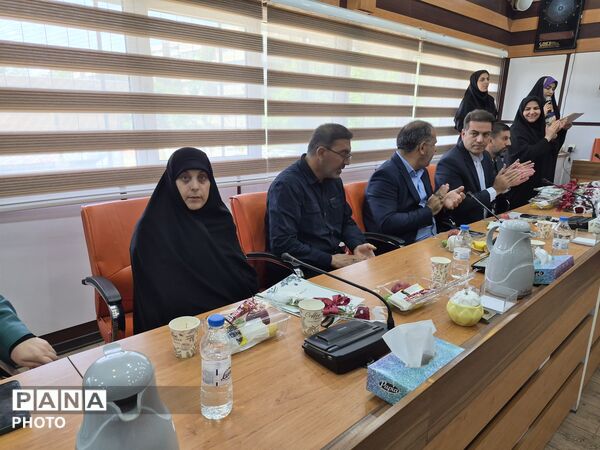 معلمان نمونه در قاب افتخار آموزش و پرورش منطقه ۵