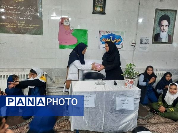 تجلیل از خانواده‌های پرستار مدرسه شهید خاقانی شیروان