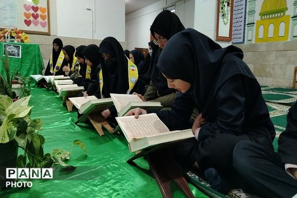 محفل انس با قرآن کریم در آموزشگاه شهید مجید دهنوی نیشابور