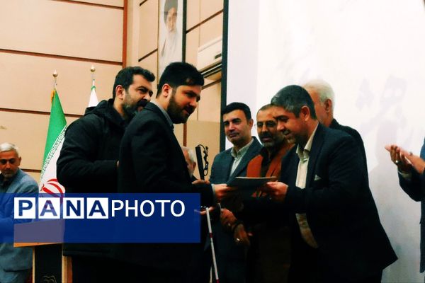 اختتامیه هفته پژوهش شهرداری نصیرشهر با رونمایی از کتاب «اردک دیوانه»  