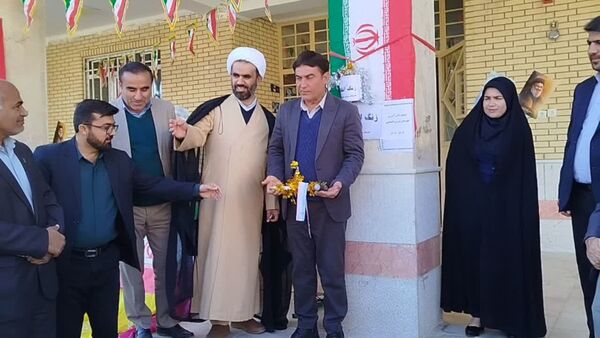 نواخته شدن زنگ انقلاب در هنرستان پروین اعتصامی چاروسا