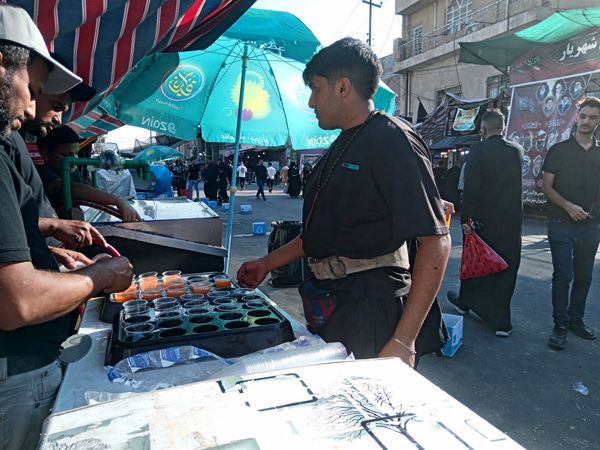 پیاده روی اربعین  و زیارت حرمین مطهر امام حسین علیه السلام و حضرت ابوالفضل عباس علیه السلام 