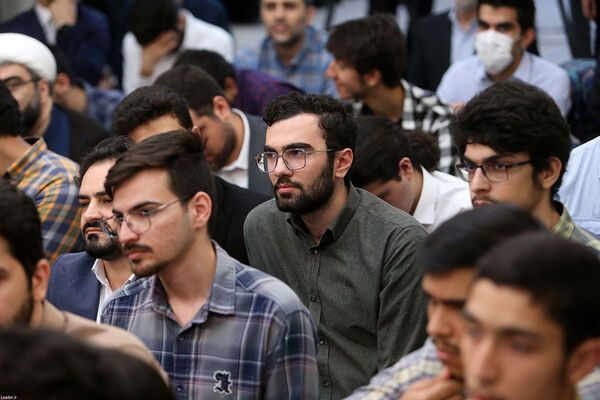 دیدار جمعی از مدال‌آوران المپیادهای دانش‌آموزی و دانشجویی با مقام معظم رهبری