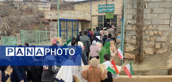 حضور پرشور دانش‌آموزان مدرسه فردوسی سرمازه در راهپیمایی ۲۲ بهمن
