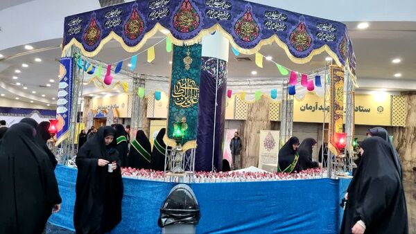 همایش زیست عفیفانه با موضوع عفت و حجاب در تالار ایوان‌ری