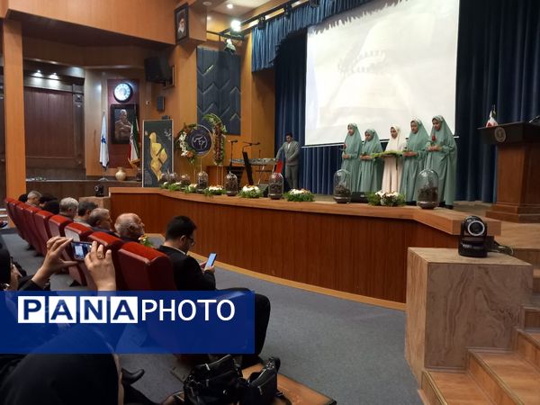 نواختن زنگ سپاس در فرهنگسرای آریو مصلی نژاد 