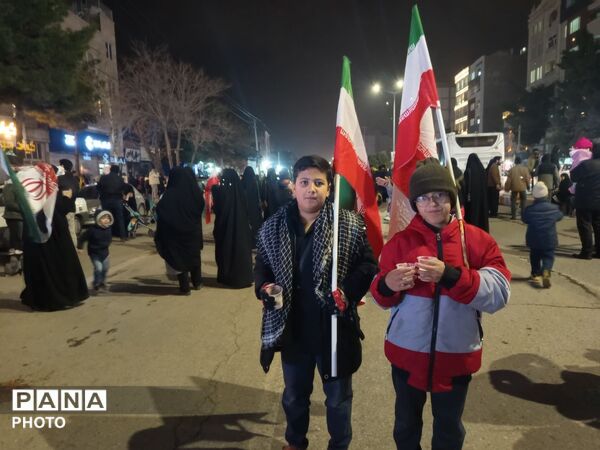 قسم به خون رهبر ایستاده ایم تا آخر
