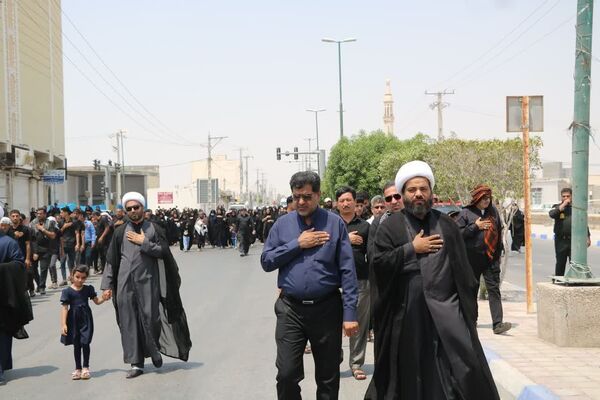 دسته‌روی عزاداران شهرستان بندرخمیر در آیین تاسوعای حسینی