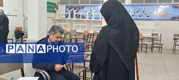  دیدار والدین با معلمان در دبیرستان ابوذر غفاری نیشابور