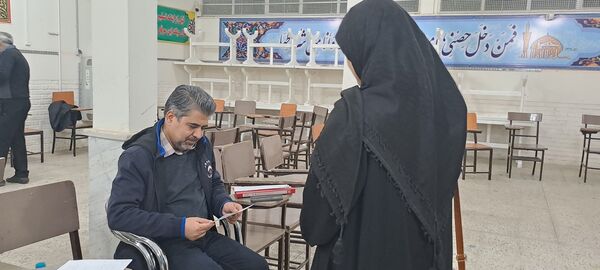  دیدار والدین با معلمان در دبیرستان ابوذر غفاری نیشابور