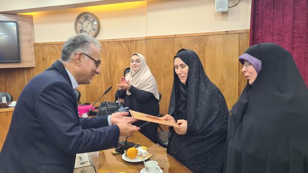 مراسم تجلیل از خانواده‌های شهدا در آموزش و پرورش گلستان