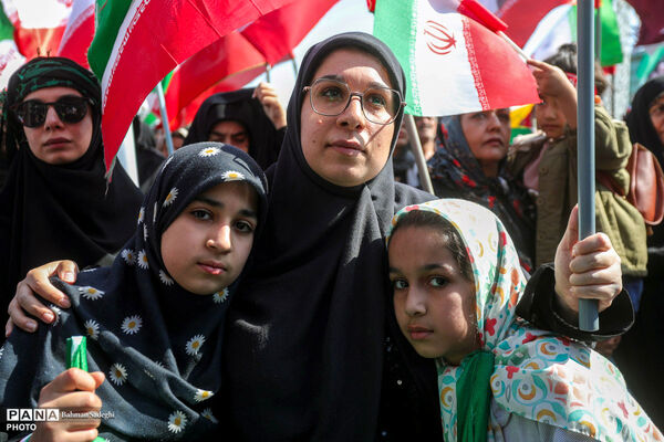 رزمایش دختران «جان‌فدای ایران»
