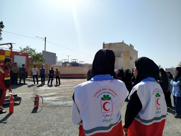 مانور آتش نشانی به مناسبت هفته پدافند غیر عامل در دانشگاه پیام نور کاشمر