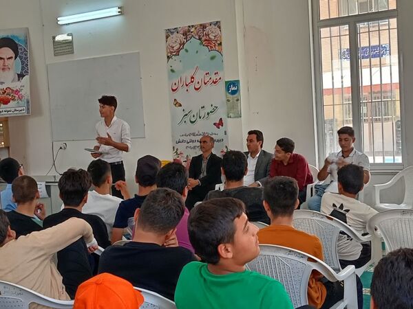 حضور جمعی از اعضای دبیرستان نمونه آیت‌الله خامنه‌ای در مدرسه نمونه دانش