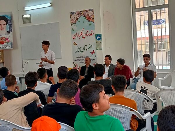 حضور جمعی از اعضای دبیرستان نمونه آیت‌الله خامنه‌ای در مدرسه نمونه دانش