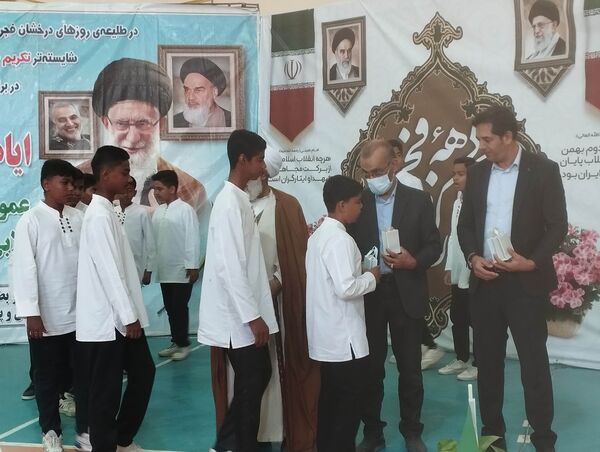 حضور پرشور مردم باغ‌شهر فین در راهپیمایی ۲۲ بهمن