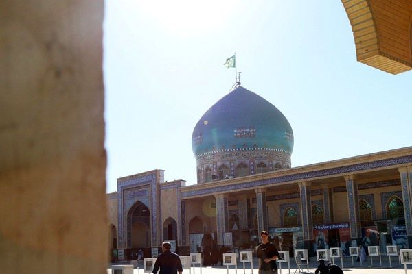 آیین غبارروبی و گلباران مزار شهدا در آستان امامزاده بی‌بی سکینه خاتون (س)