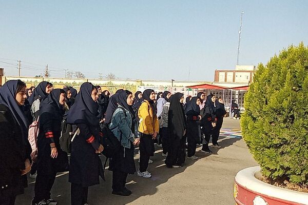 همزمان با سراسر کشور،دانش آمپزان  مدارس ملارد با شور و شوق به سوی مدارس شتافتند 