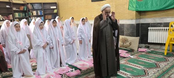 جشن بندگی دانش‌آموزان دبستان ارمغان هستی ناحیه 3 کرج 