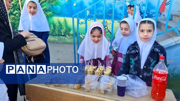 جشنواره فروش غذاهای سالم با مشارکت دانش آموزان مدرسه شهید رجایی ۱ منطقه پردیس 