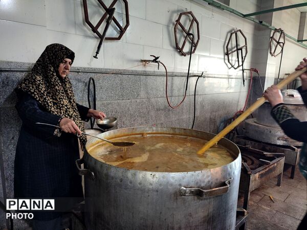 قرائت قرآن، نماز جماعت و افطار در مسجد خاتم پیامبران 
