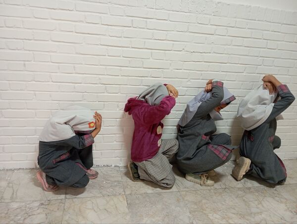 برگزاری مانور زلزله در دبستان دخترانه نرجس یک 