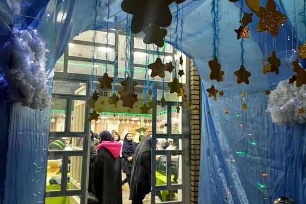 اعتکاف دانش‌آموزی رباط‌کریم با پرچم‌گردانی حضرت ابوالفضل(ع)