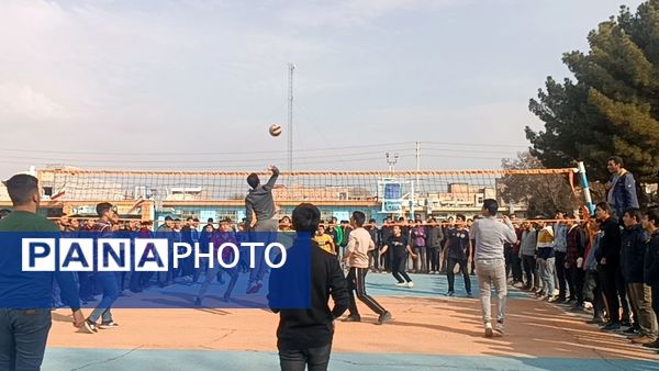 برگزاری فینال مسابقات والیبال گروهی درون مدرسه‌ای در دبیرستان شاهد ابوذر غفاری 