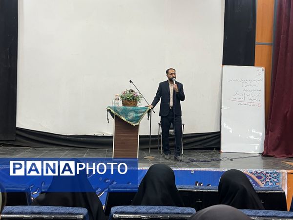 گفتمان نماز با حضور دانش‌آموزان دختر شهر قدس