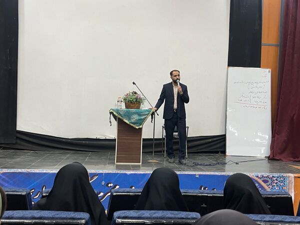 گفتمان نماز با حضور دانش‌آموزان دختر شهر قدس