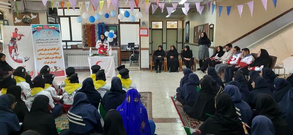 آیین‌ افتتاحیه‌ تیم‌های‌ تخصصی‌ جوانان‌ هلال‌احمر‌ در شهرکرد 