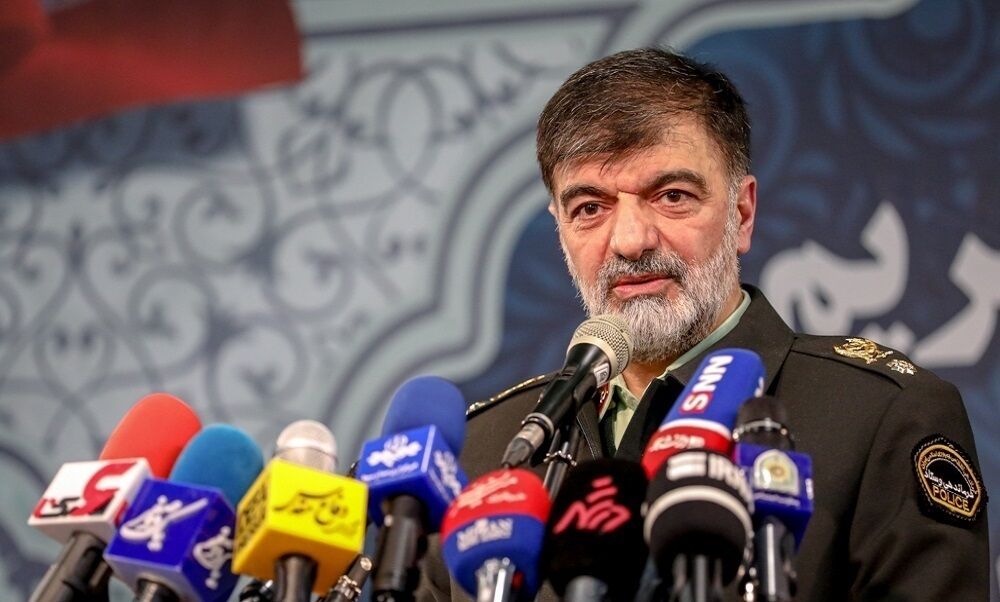 مردم ایران با حمایت از پلیس با کوششی وصف ناپذیر به دنبال احیای دین خود هستند