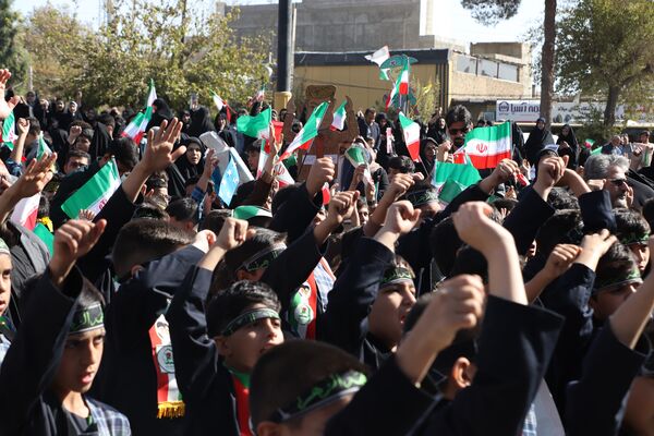 فریاد استکبار ستیزی از ورامین طنین انداز شد