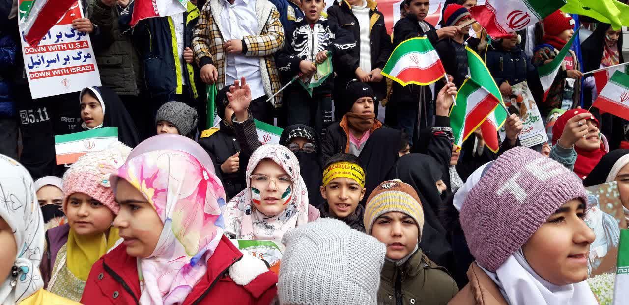 راهپیمایی ۲۲ بهمن در لرستان با حضور پرشور مردم برگزار شد