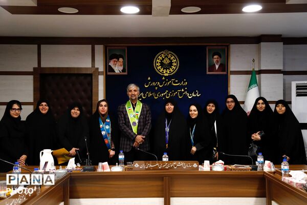 نشست هم‌اندیشی مسئولان دانش‌آموزی تهران با محور آموزش مربیان و مدیریت مصرف انرژی