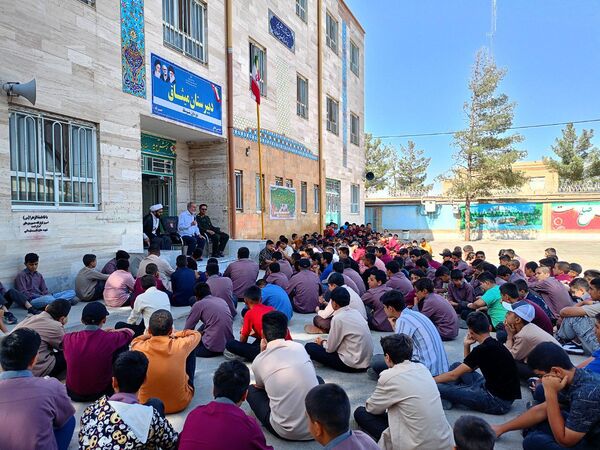 روایتی از دفاع مقدس در دل دبیرستان میثاق کاشمر