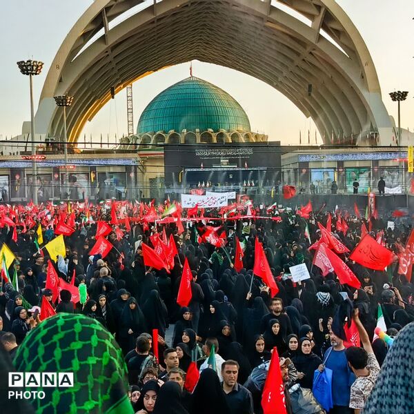 وداع باشکوه با رهبر شهید ایران در تهران