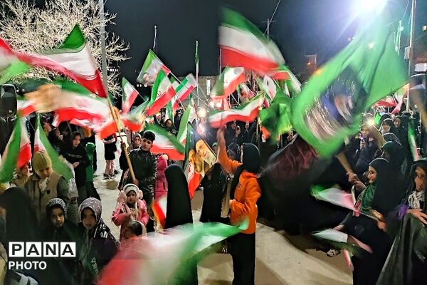 در کنار هم ایستاده ایم-۲
