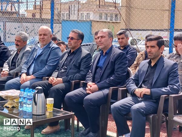 آیین نامگذاری زمین چمن مصنوعی مدرسه بهاءالدین ادب به نام شهید دانش‌آموز ماهان زارعی