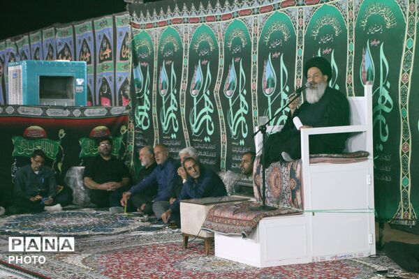 روضه‌خوانی کنار ریل قطار یزد؛ آیینی متفاوت در مسیر عبور شهروندان
