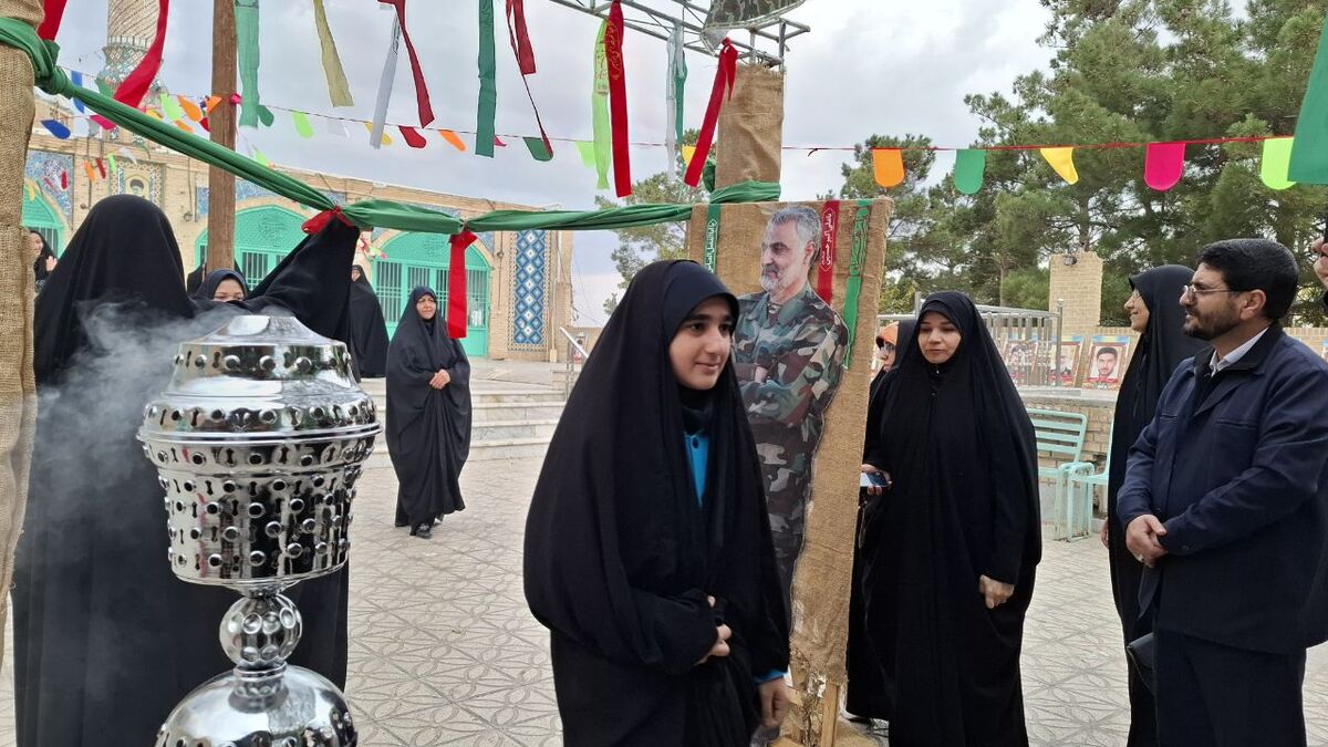 اعزام 2 دستگاه اتوبوس از دانش‌آموزان شهرستان کهک به اردوی راهیان نور